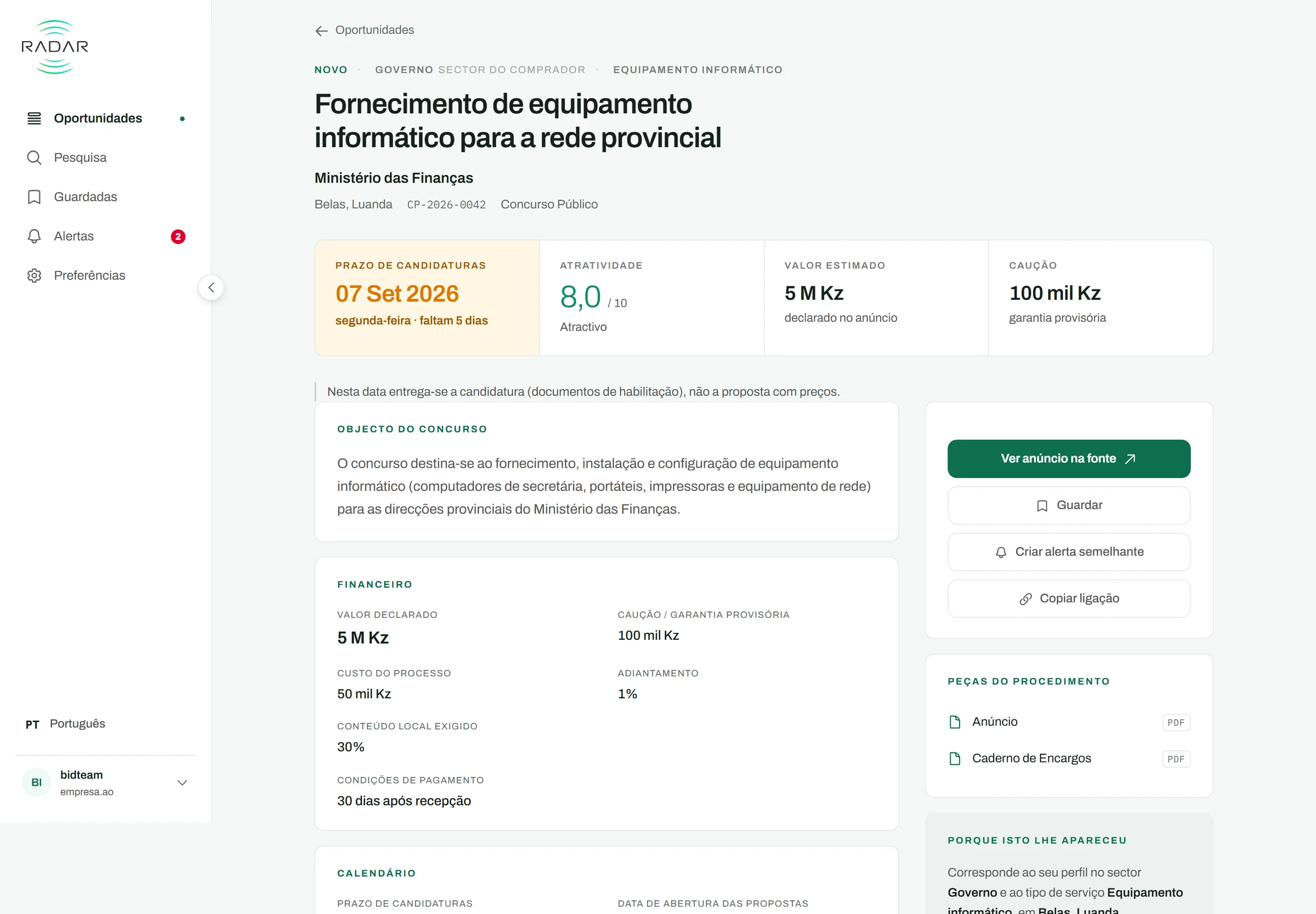 O detalhe de um concurso no Radar: título, entidade adjudicante, o prazo de candidaturas com o dia da semana, a atratividade, o valor e a caução, o objecto e o bloco financeiro, e as acções para ver o anúncio na fonte e guardar.